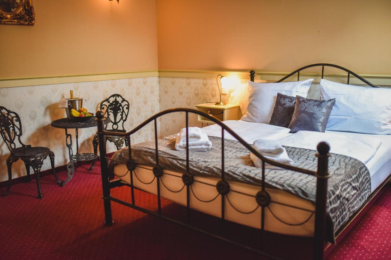 Hotel Zámek Kamenný Dvůr Kynsperk nad Ohri Exterior foto