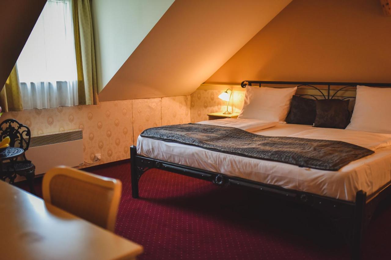Hotel Zámek Kamenný Dvůr Kynsperk nad Ohri Exterior foto