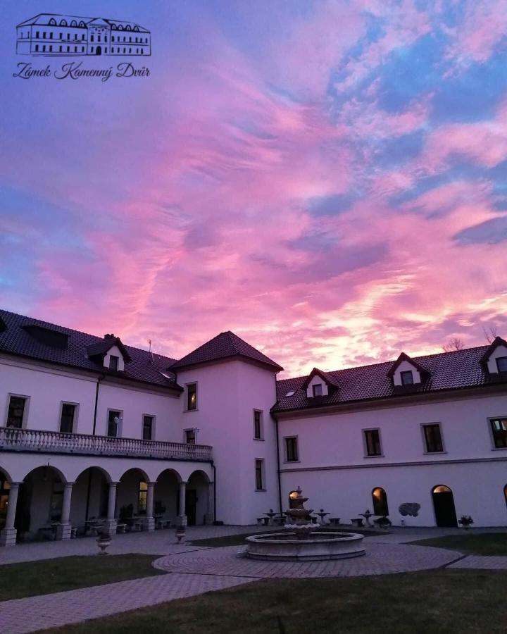 Hotel Zámek Kamenný Dvůr Kynsperk nad Ohri Exterior foto